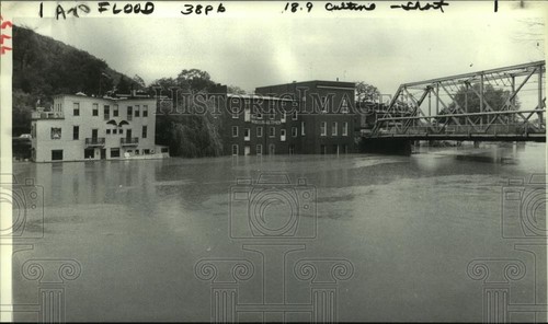 1984 press photo water - press,