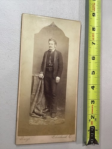 Man suit cabinet - in, card