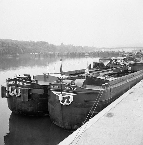 View barge dam - barge,