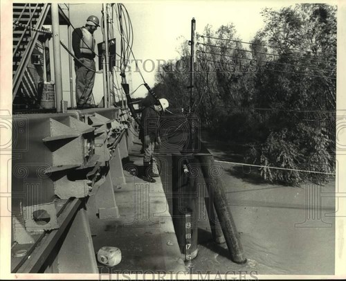 1983 press photo barges moored - photo,